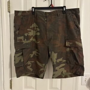 Levi’s Camouflage Cargo Shorts size 42